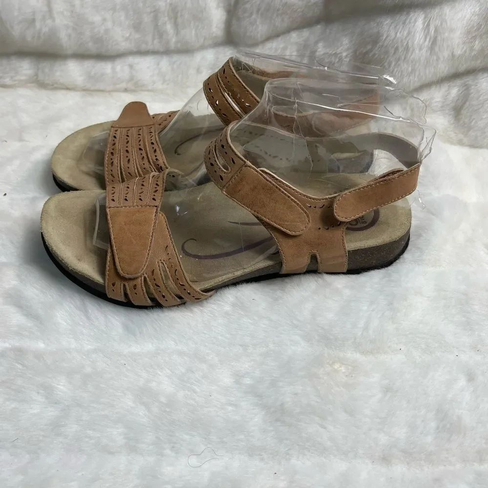 Abeo Bijou tan leather cut out details with adjustable straps size 9
